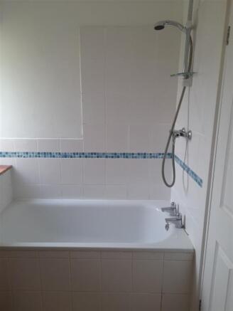 2 bed Terraced to rent Image 6