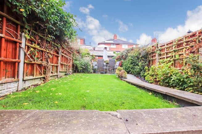 ENCLOSED REAR GARDEN