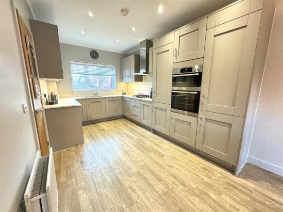 Kitchen 1.jpg
