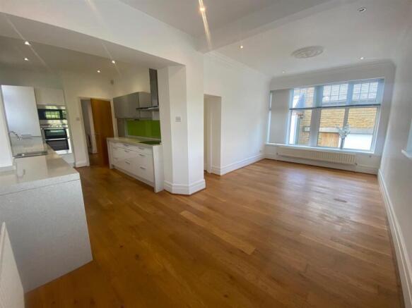 4 bed Detached to rent Image 4