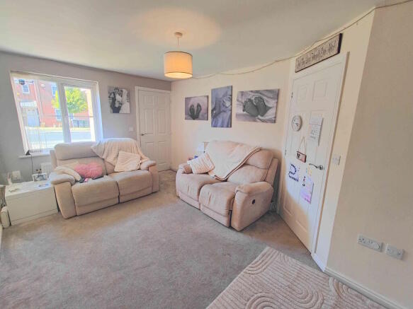 4 bed Semi-Detached for sale Image 4