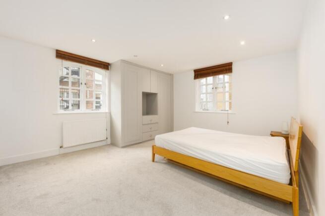 Lion Court 1 (05 ...