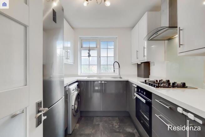 Spacious 2 Bedroom First Floor Flat for Sale in S