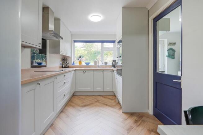 4 bed Semi-Detached for sale Image 10