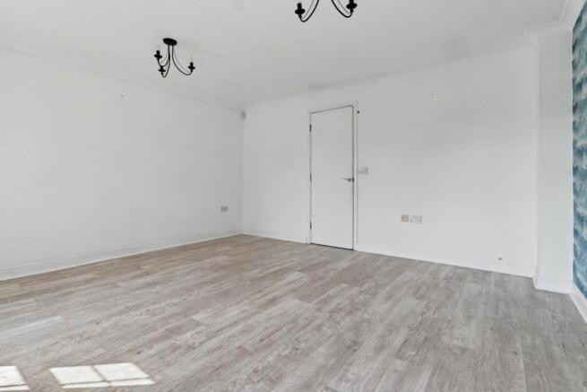 4 bed Town House to rent Image 6