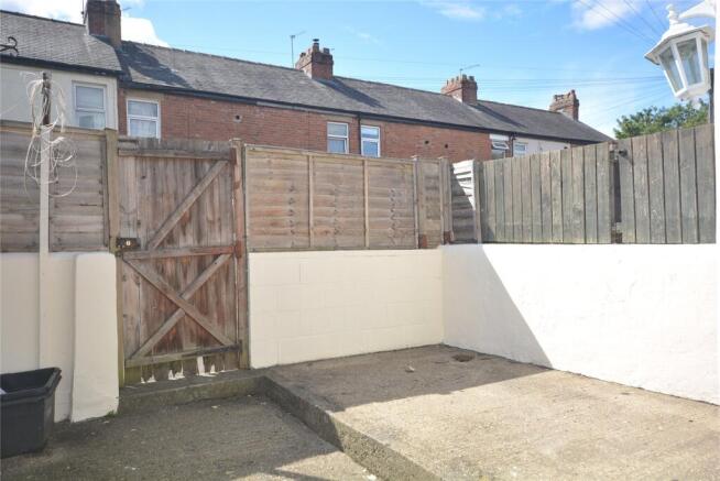 2 bed Terraced to rent Image 7
