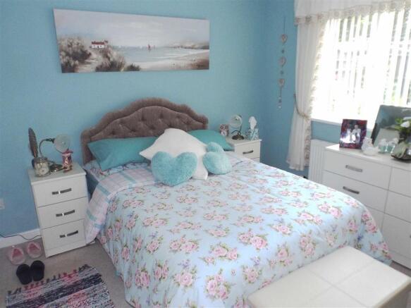 BEDROOM 1: