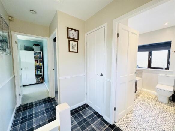 FIRST FLOOR LANDING
