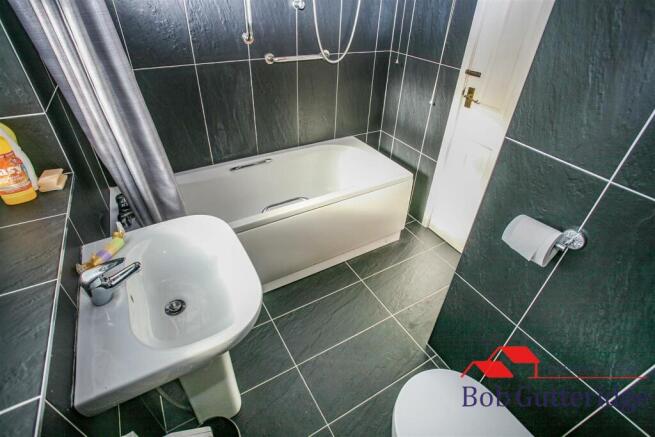 BATHROOM/WC