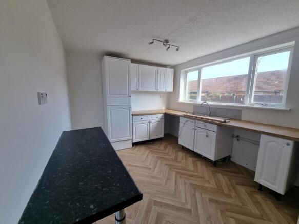 3 bed Terraced to rent Image 2