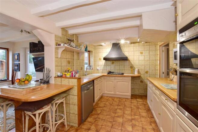 Kitchen/ Breakfast Area