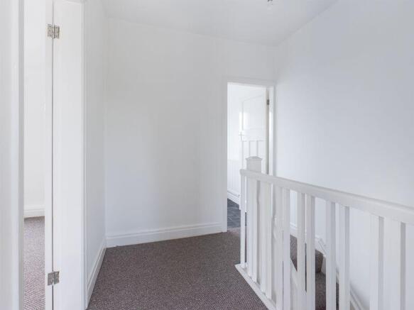 3 bed Terraced to rent Image 9