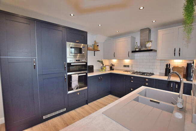3 bed Semi-Detached for sale Image 6
