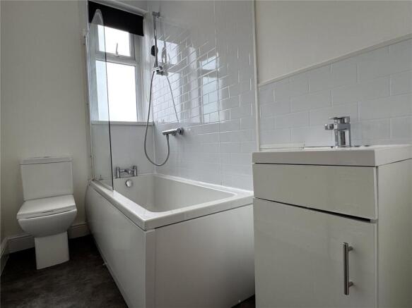 3 bed Terraced to rent Image 8