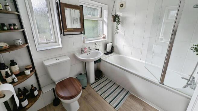 pbox-bathroom-335777.jpg