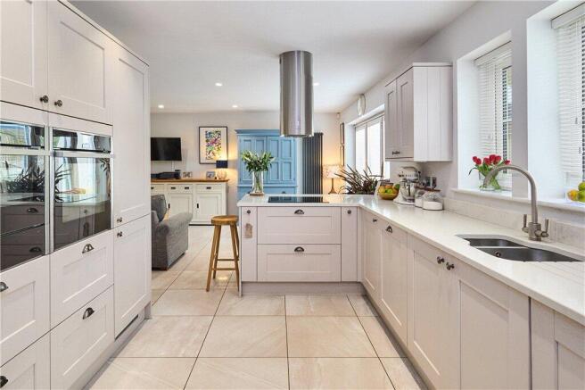 5 bed Detached for sale Image 5