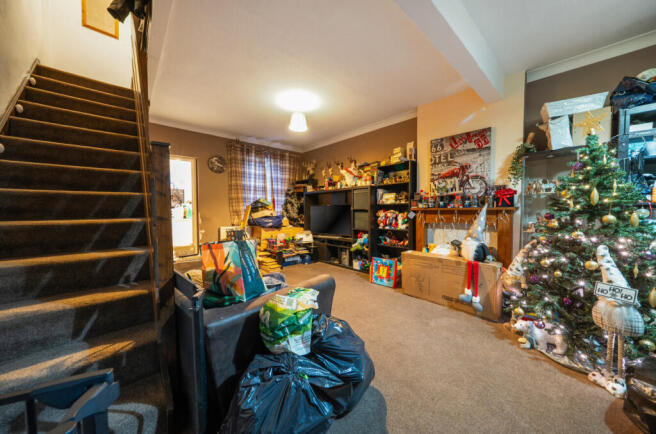 1388539-16-694048...