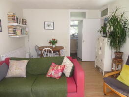 34, Blenheim Court, London N19 4HR