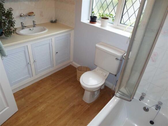 FAMILY BATHROOM