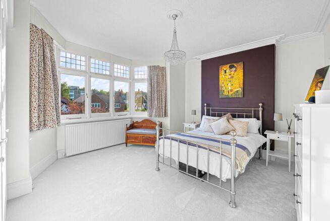 5 bed House for sale Image 9