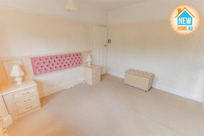 PRINCIPLE BEDROOM: