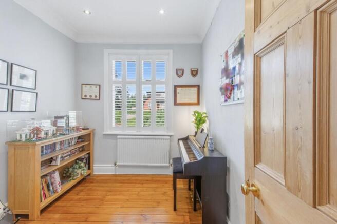5 bed Semi-Detached for sale Image 12