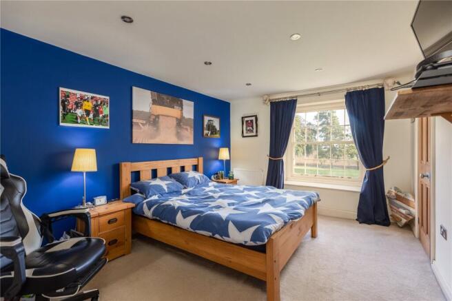 5 bed Detached for sale Image 12