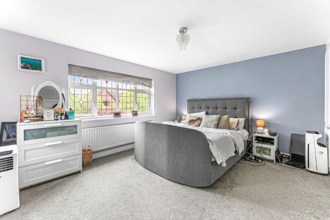 5 bed Detached for sale Image 10