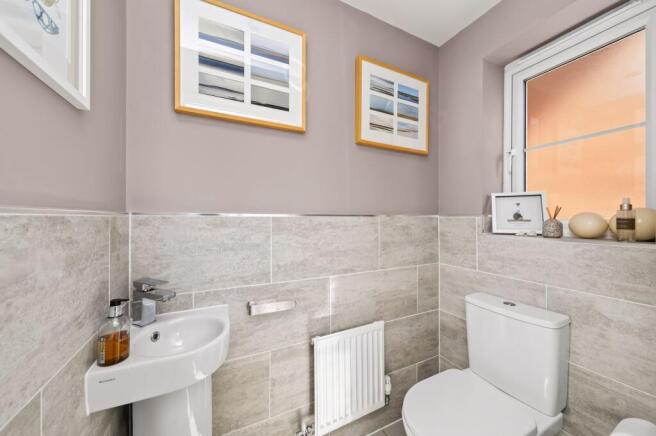 4 bed Detached for sale Image 8