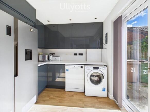 4 bed Detached for sale Image 6
