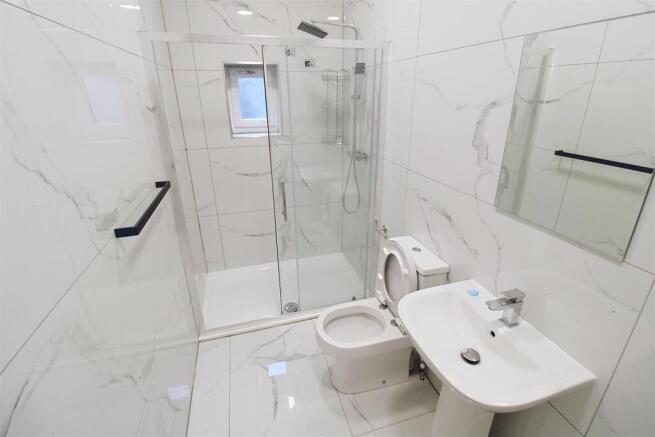 2 bed Flat to rent Image 5