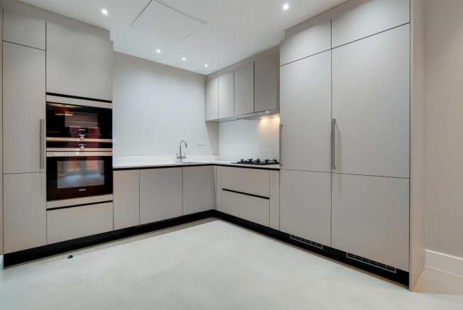 3 bed flat to rent Sprules Road, London SE4