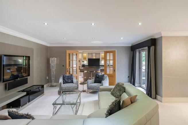 103009_Apartment 9 Brockenhurst House Brockenhurst