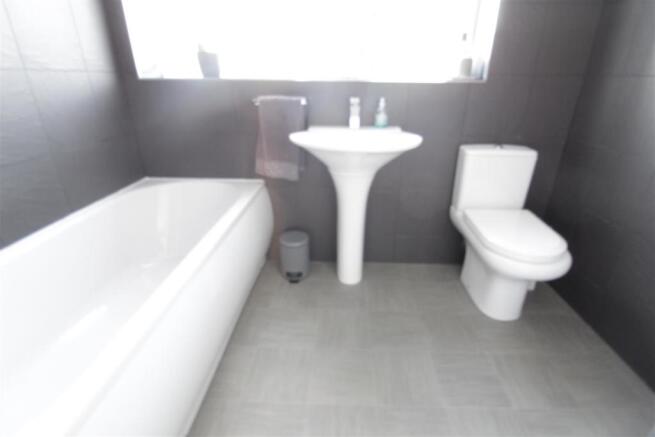 BATHROOM/WC