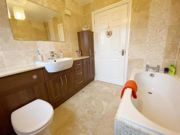 Bathroom 3.jpg