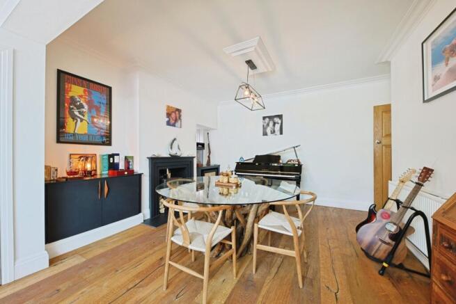 5 bed Semi-Detached for sale Image 6