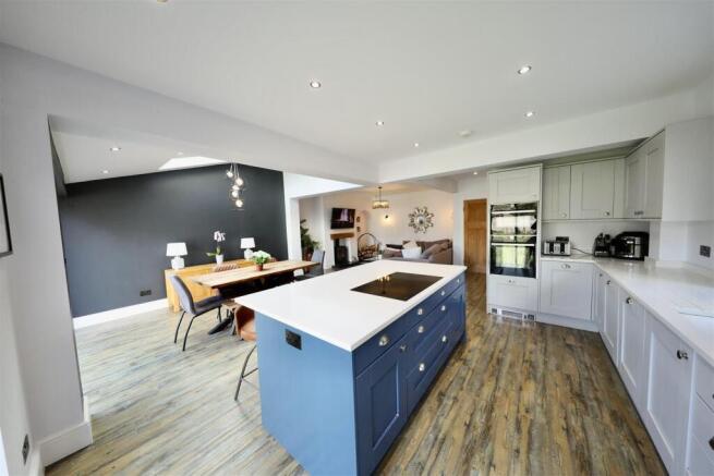 4 bed Semi-Detached for sale Image 5