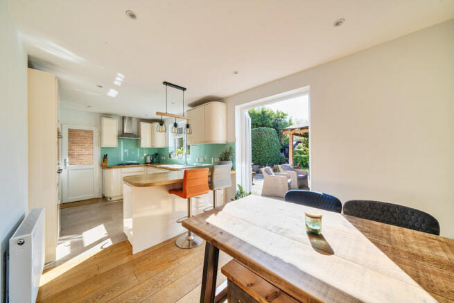 1339584-4-68dbcb8...