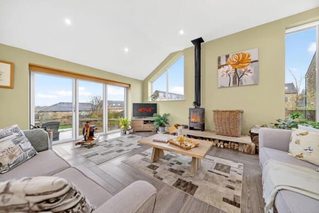6 bed Detached for sale Image 5