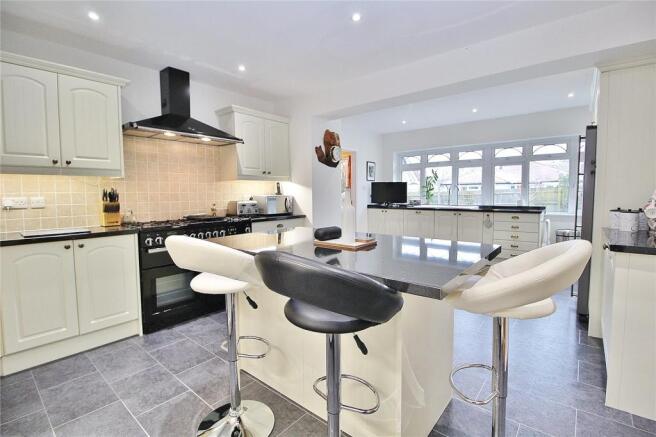 Kitchen/B'fast Room