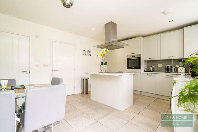 3 bed Semi-Detached for sale Image 3