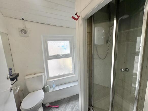 2 bed Apartment to rent Image 6
