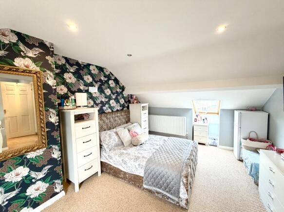 2 bed Semi-Detached Bungalow for sale Image 9