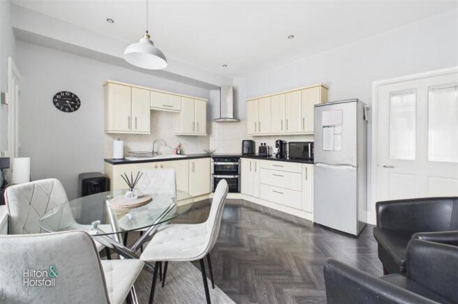 3 bed Terraced for sale Image 4
