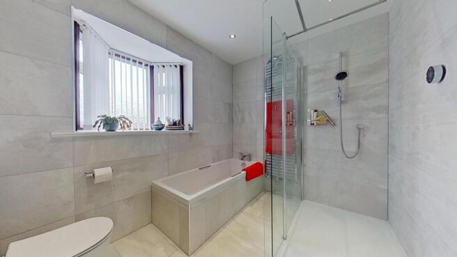 FAMILY BATHROOM