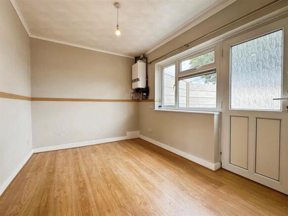 4 bed Semi-Detached for sale Image 6