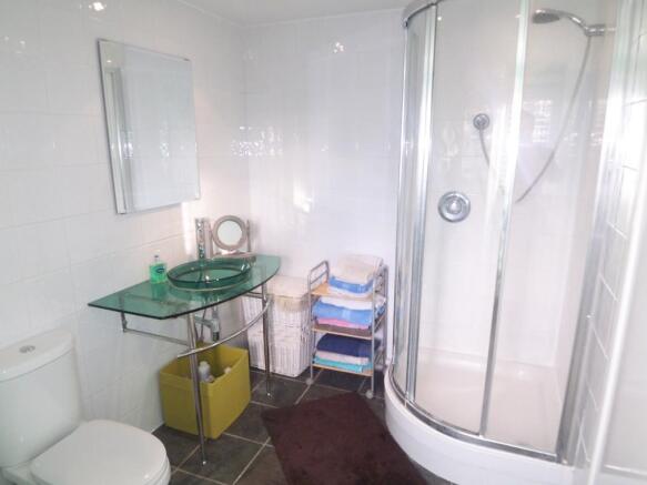En suite shower