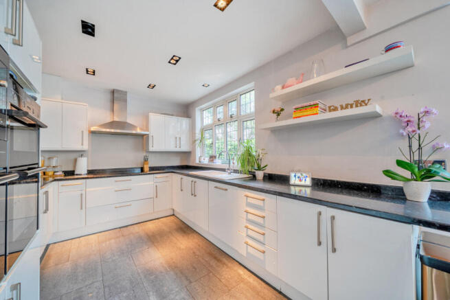 1438104-11-69dcea...