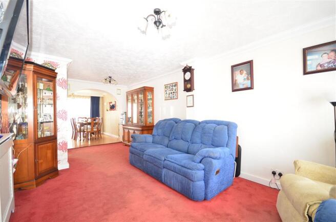 Lounge/Dining Area
