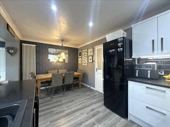3 bed House for sale Image 9